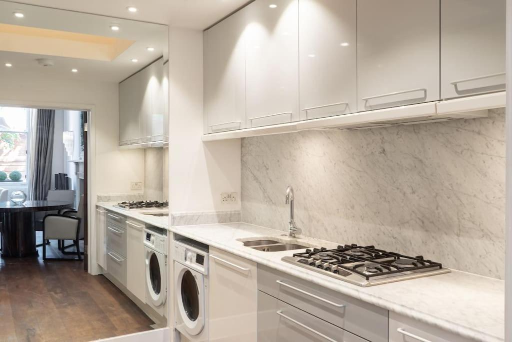 Super Knightsbridge 2 Bed Gound Floor Apartment *