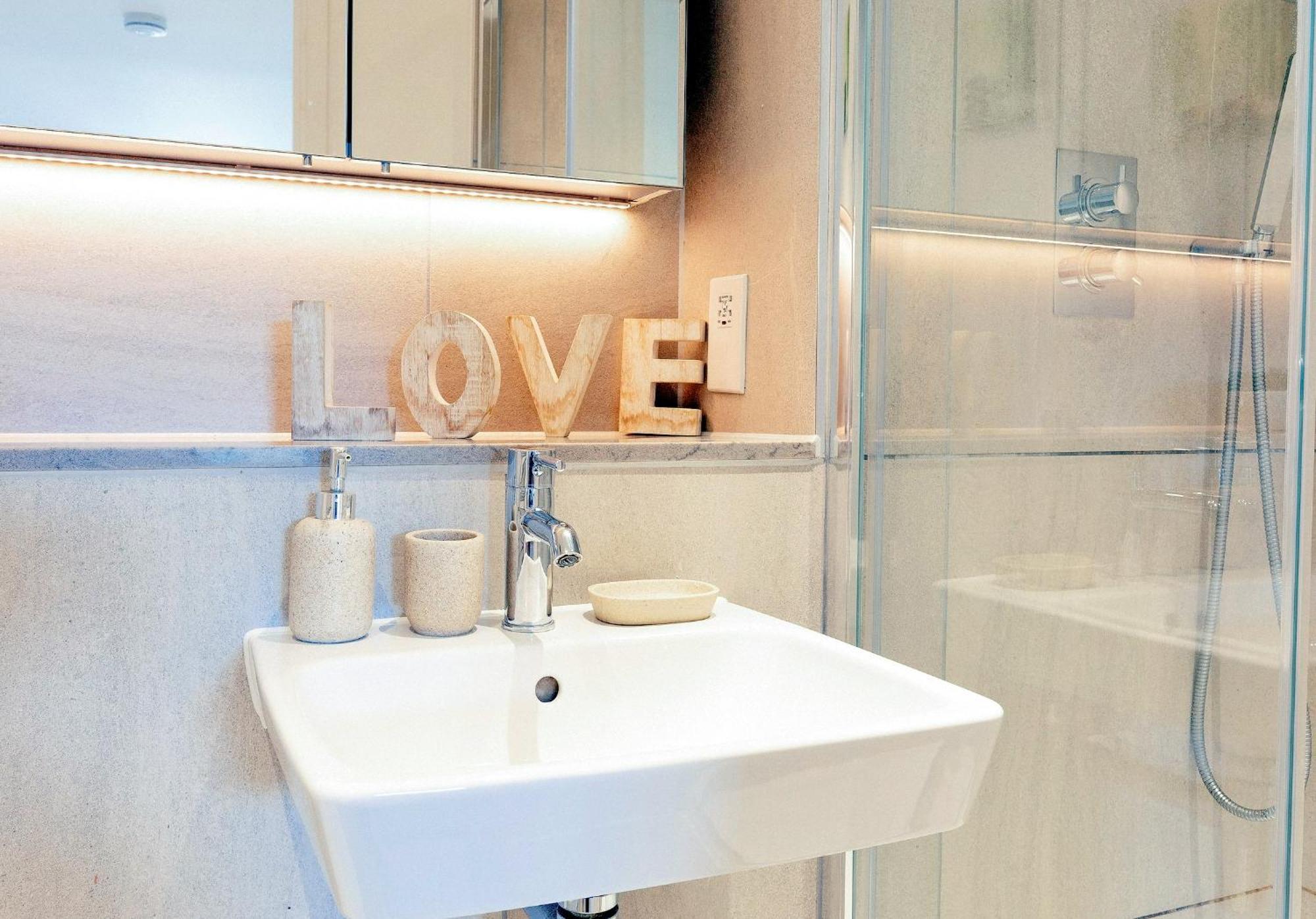 Homestay A Brand New Flat With 3 Bedrooms & 3 Baths In Zone 1 Angel For Max 9 Ppl