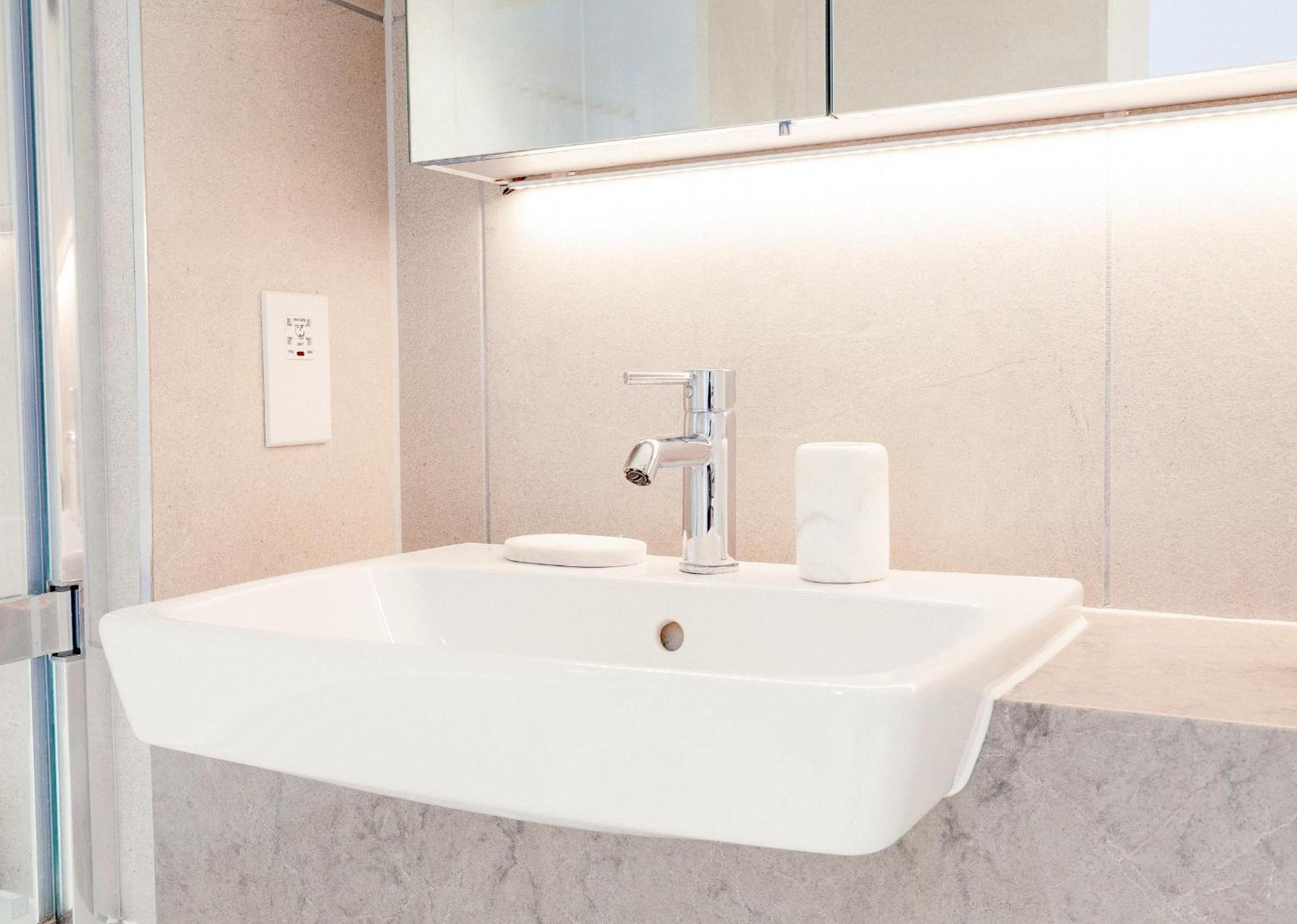 Homestay A Brand New Flat With 3 Bedrooms & 3 Baths In Zone 1 Angel For Max 9 Ppl London