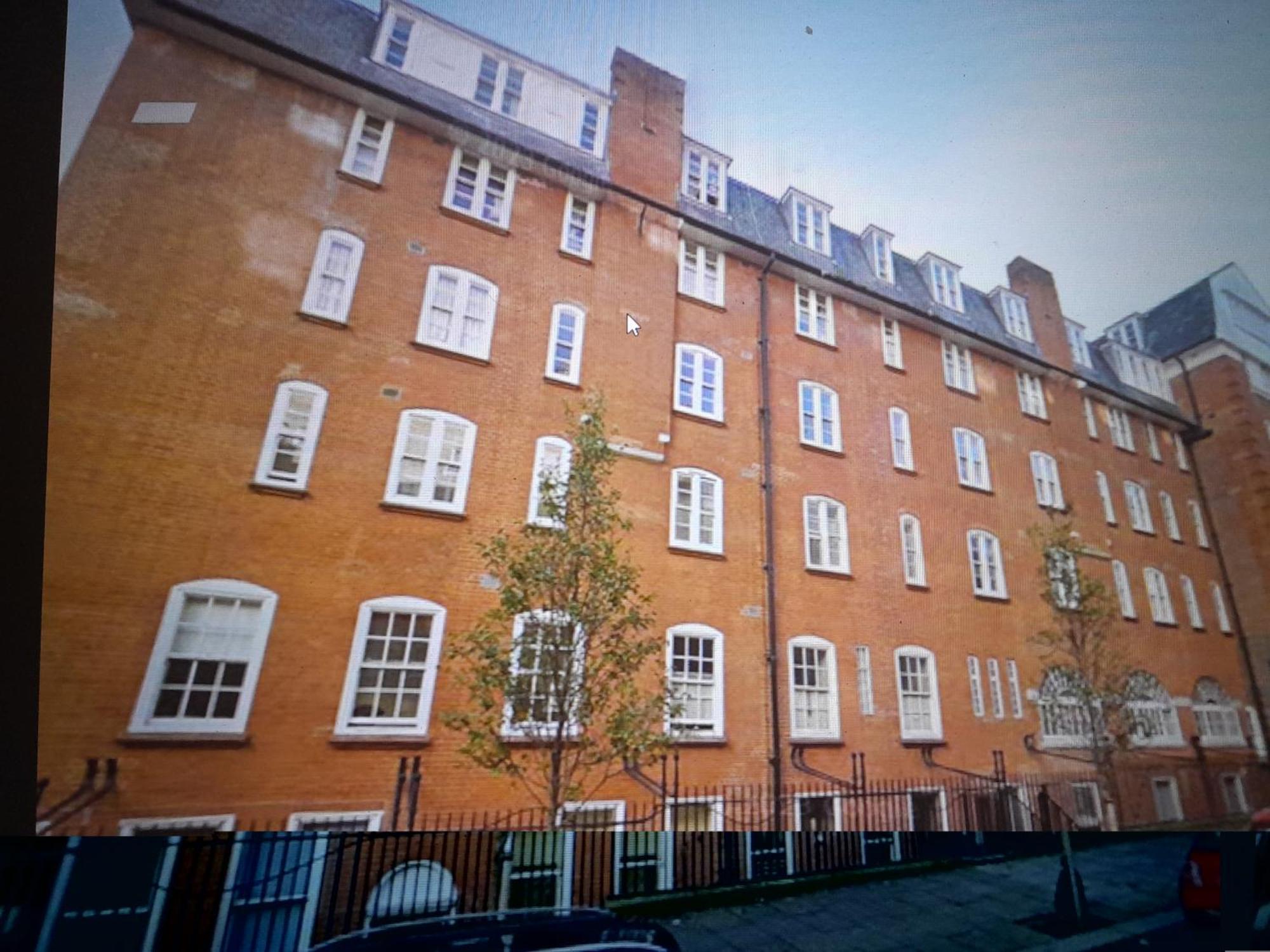 Burkes Retreat In Center London