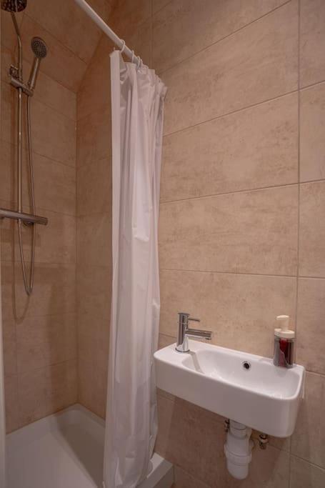 Apartment Putney Haven 3bd 2 Bath Sleeps 8 *