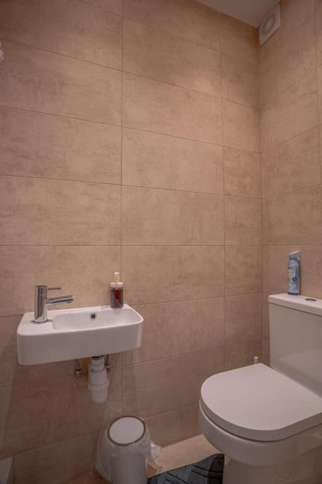 Apartment Putney Haven 3bd 2 Bath Sleeps 8 London
