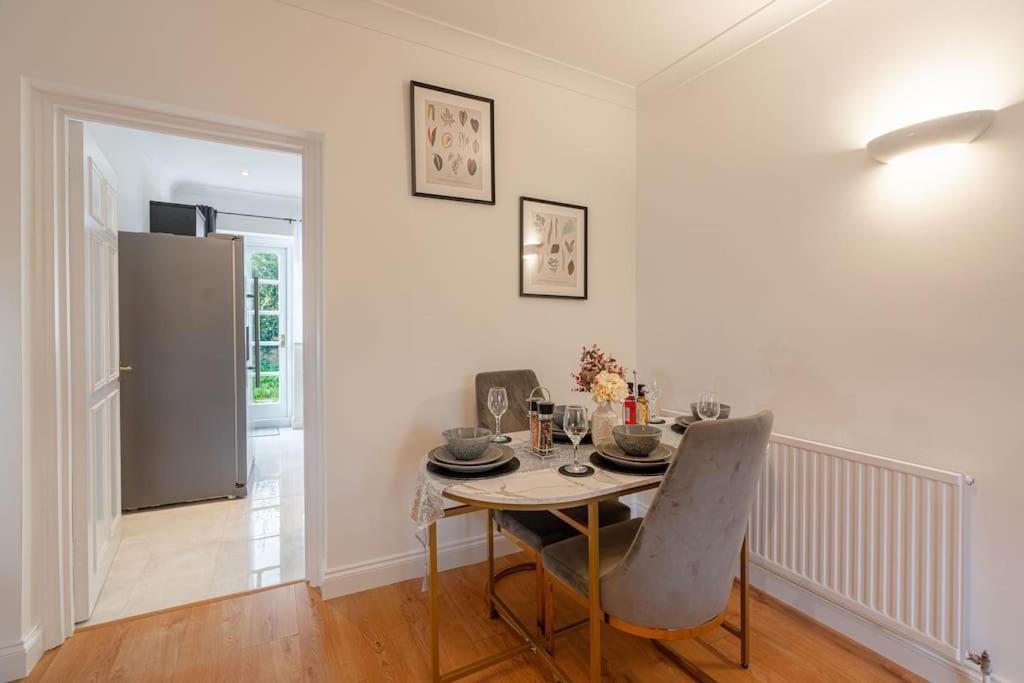 Apartment Putney Haven 3bd 2 Bath Sleeps 8 London