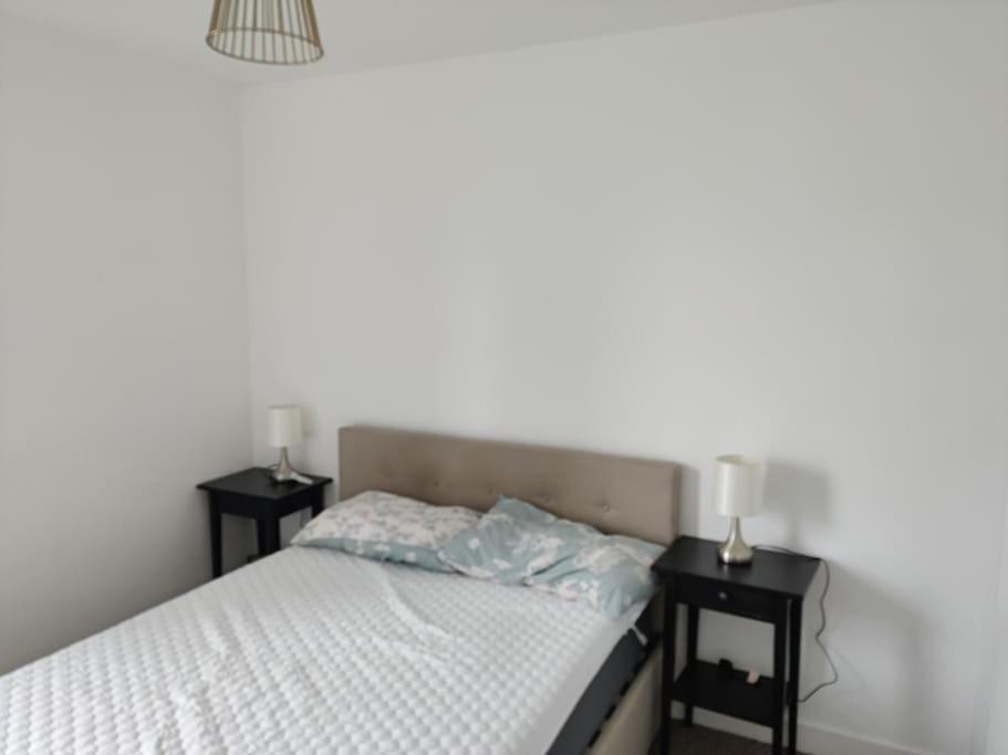 Amazing 2 Bedroom Flat In E20 Appartement