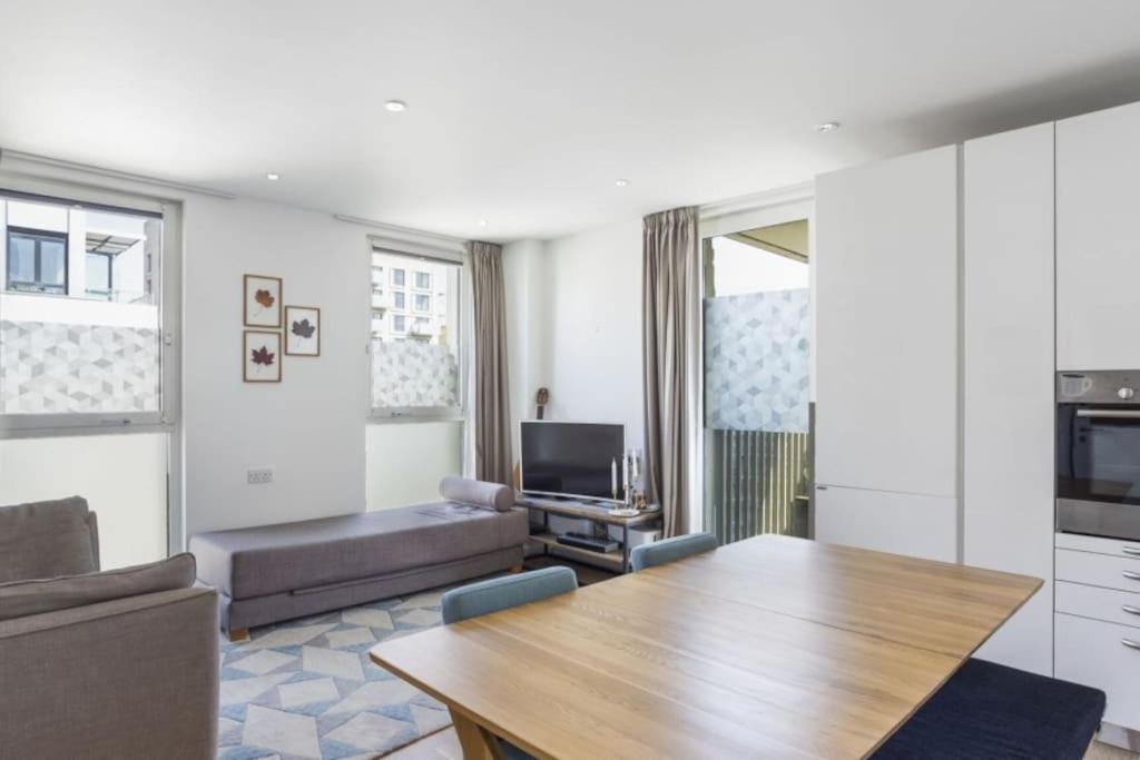 Amazing 2 Bedroom Flat In E20 Londen