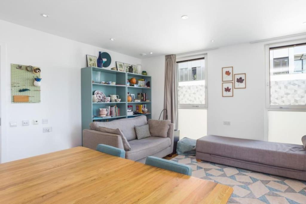 Apartment Amazing 2 Bedroom Flat In E20 *