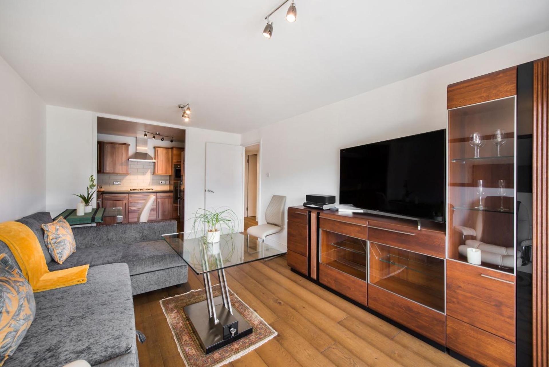 Apartment Views For Days - Fitzrovia - By Frankie Says London