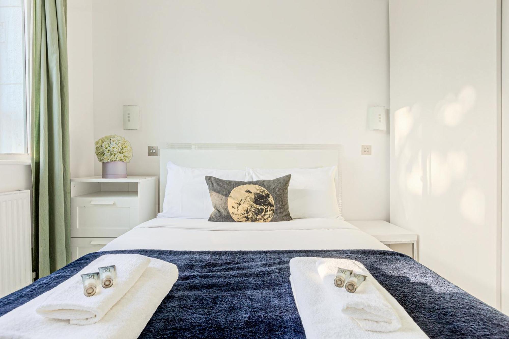 Spacious & Bright 1 Bdr Apt On The Kings Road *