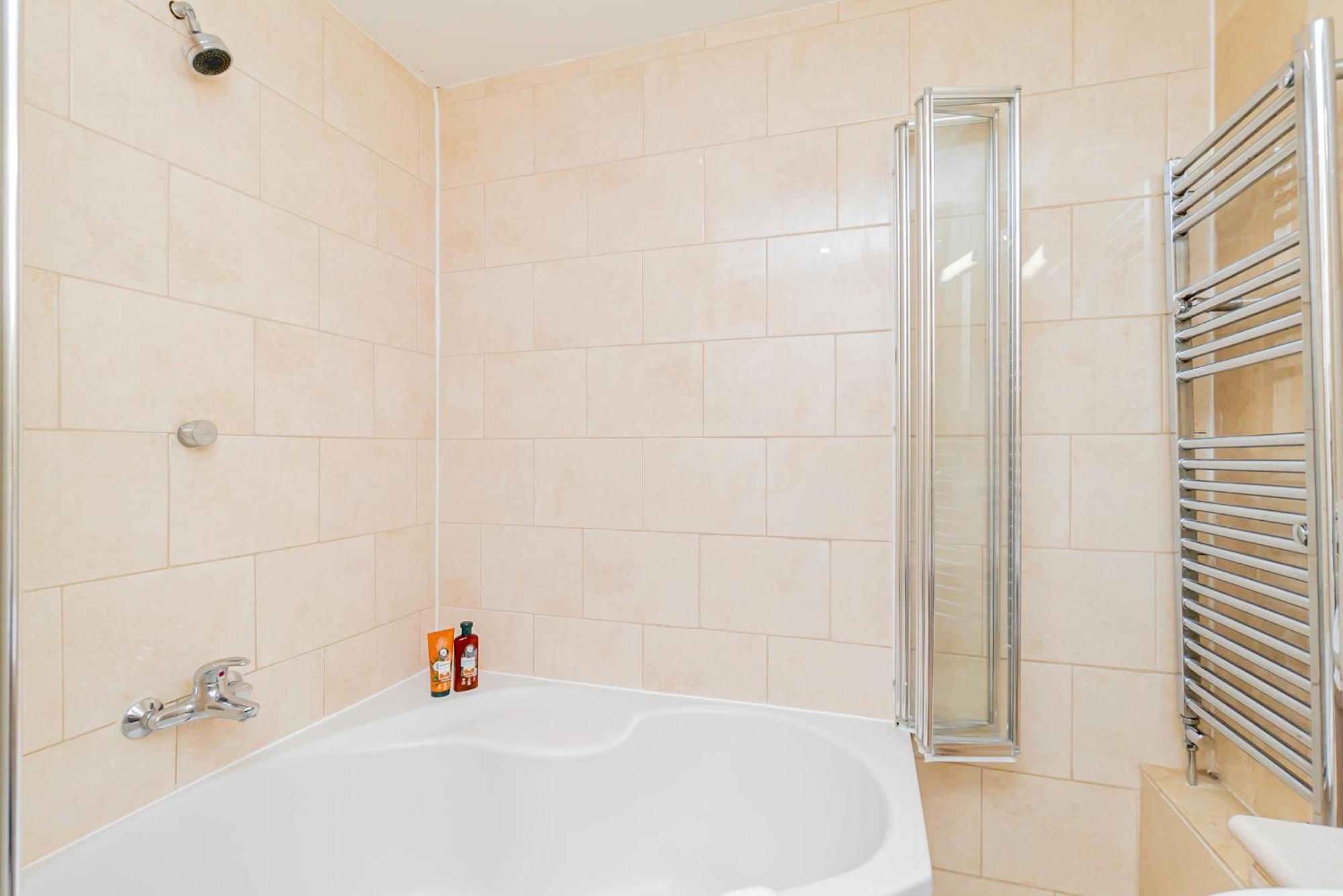 Chic 2 Bedrooms 2 Bathrooms At Kensington *