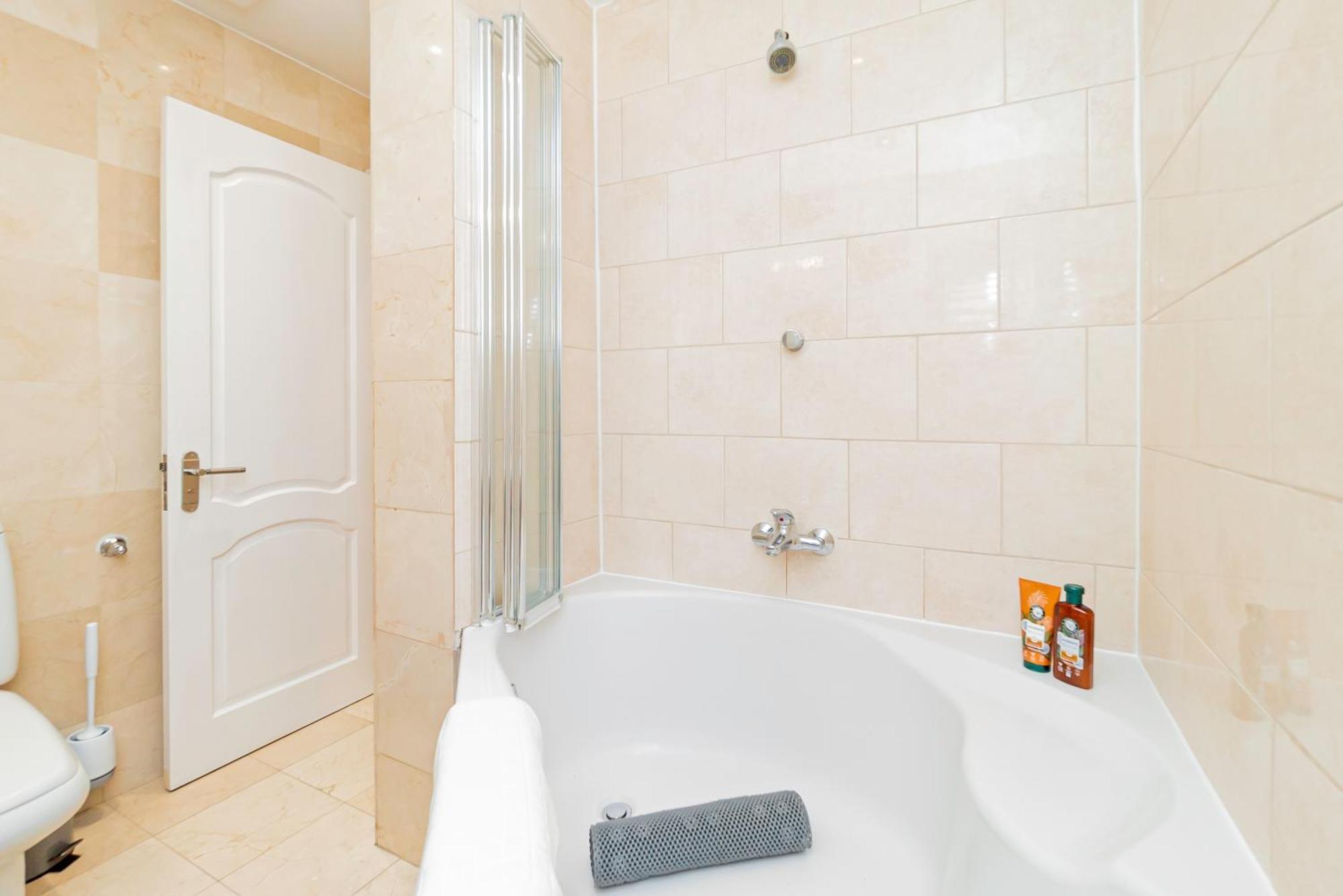 Chic 2 Bedrooms 2 Bathrooms At Kensington Apartment London