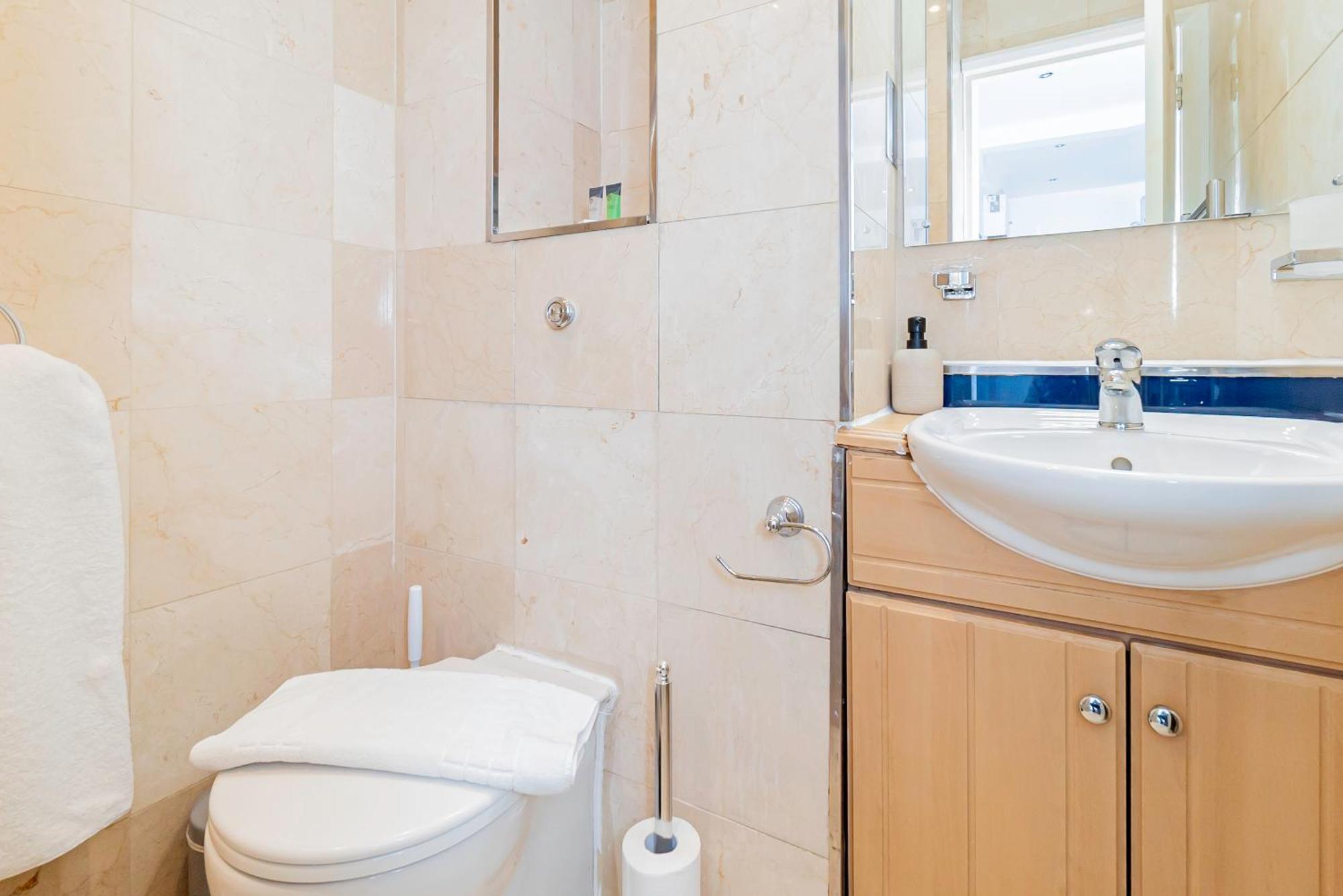 Chic 2 Bedrooms 2 Bathrooms At Kensington *