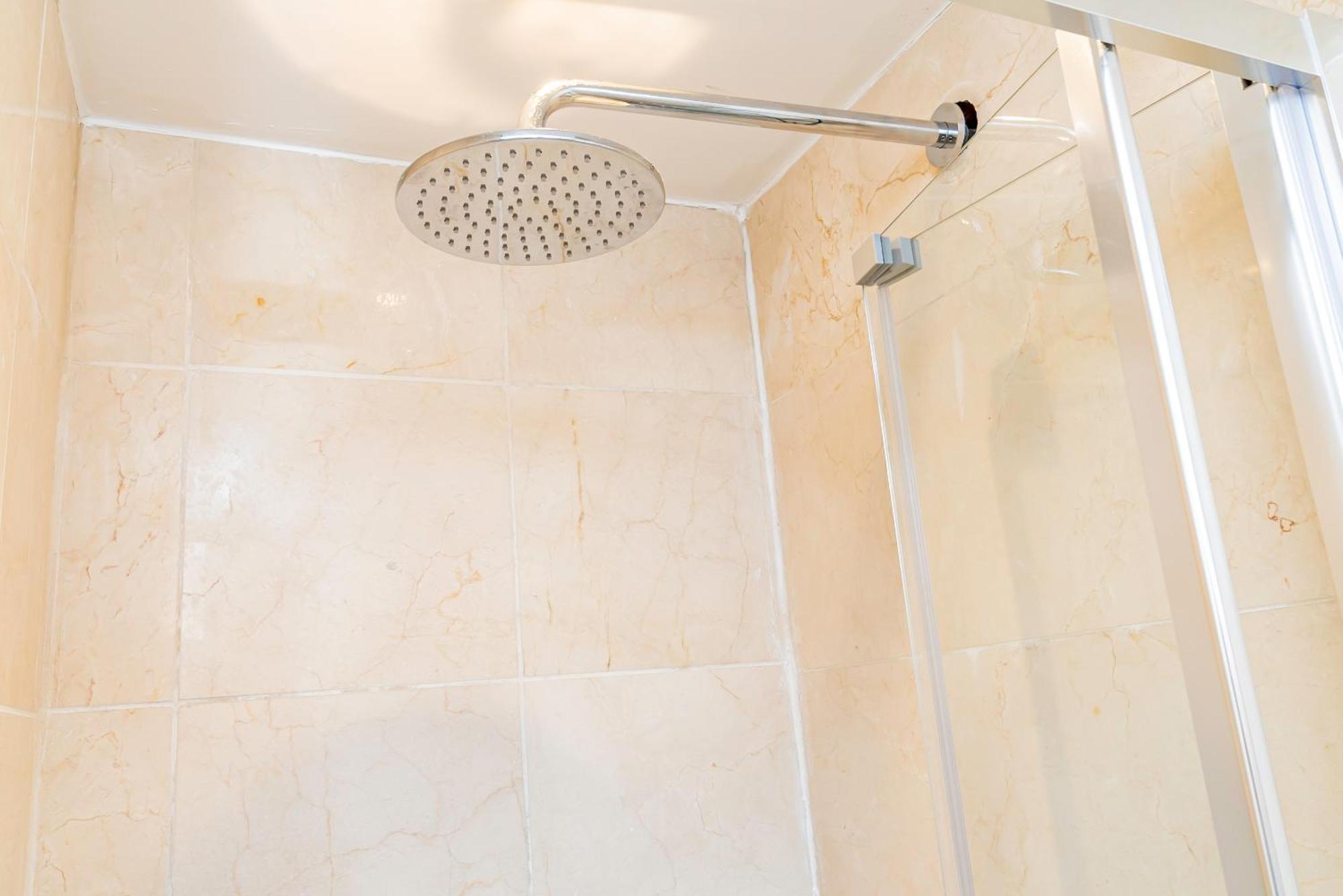 Chic 2 Bedrooms 2 Bathrooms At Kensington Apartment London