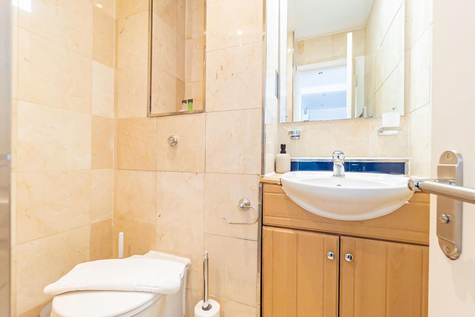 Chic 2 Bedrooms 2 Bathrooms At Kensington Apartment London