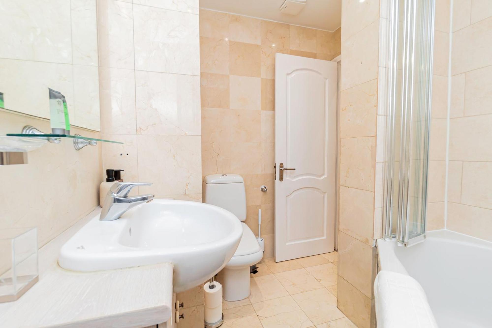 Apartment Chic 2 Bedrooms 2 Bathrooms At Kensington *