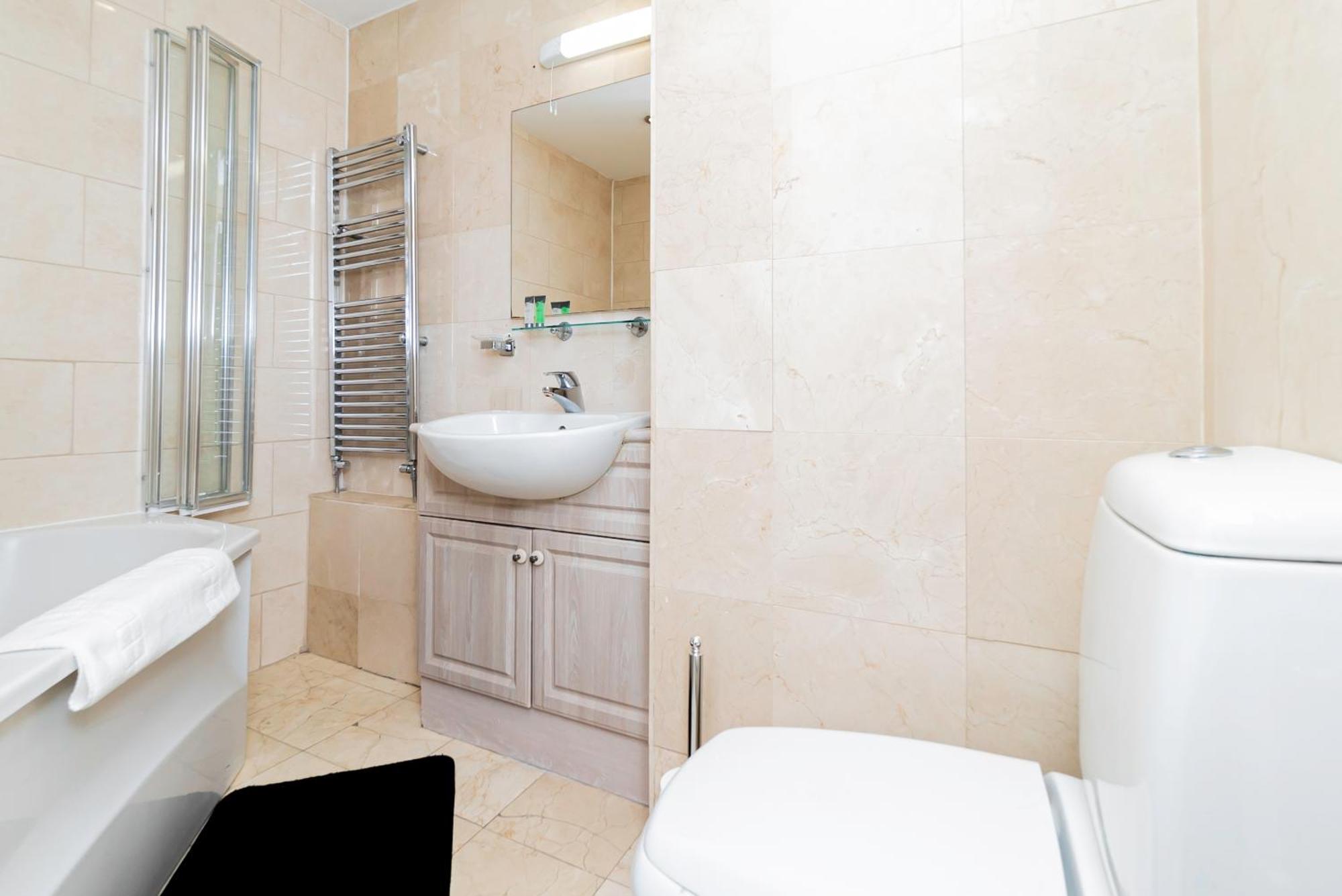 Chic 2 Bedrooms 2 Bathrooms At Kensington Apartment London