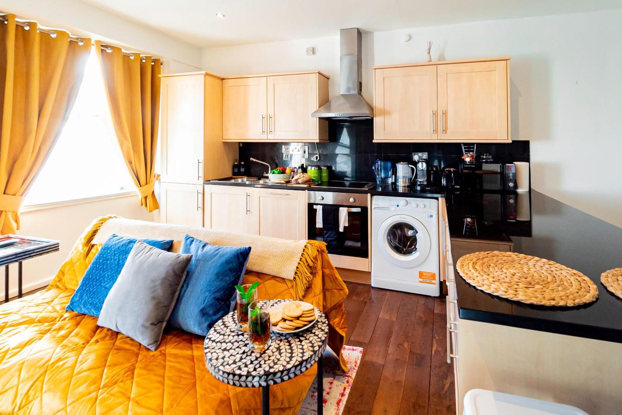 Chic 2 Bedrooms 2 Bathrooms At Kensington Apartment *