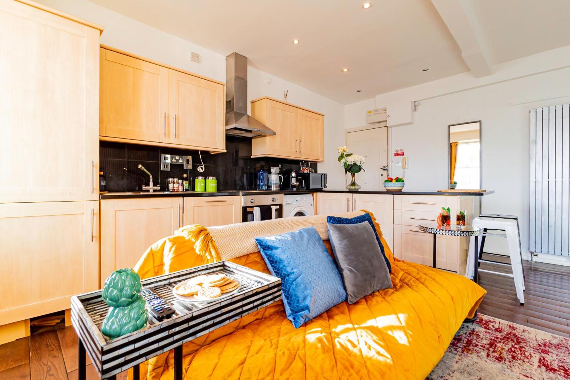 Chic 2 Bedrooms 2 Bathrooms At Kensington Apartment