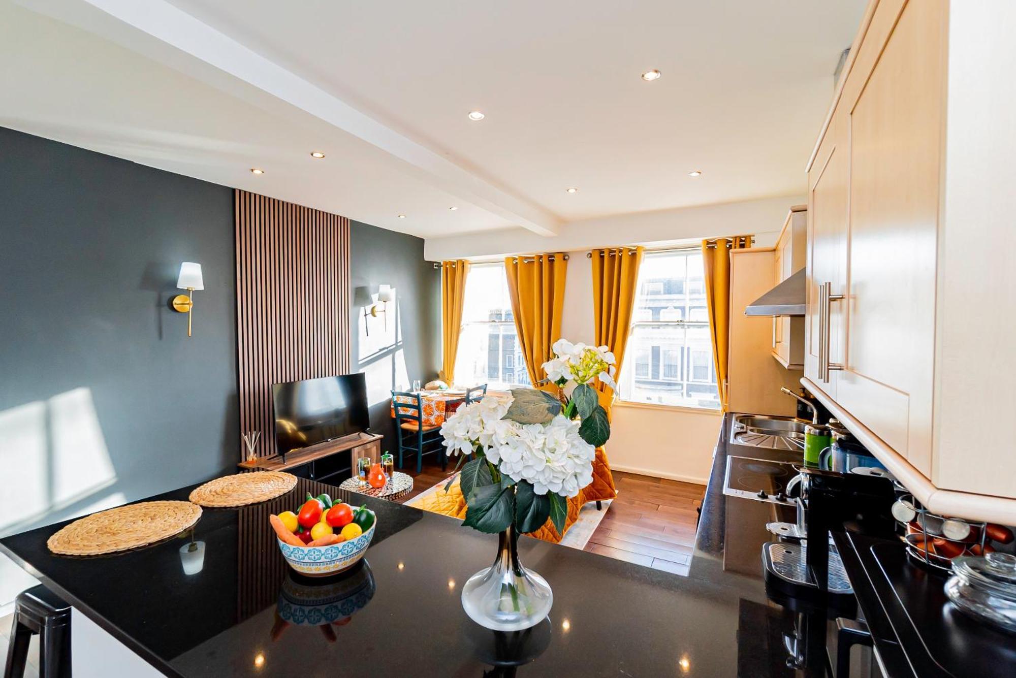 Chic 2 Bedrooms 2 Bathrooms At Kensington Apartment