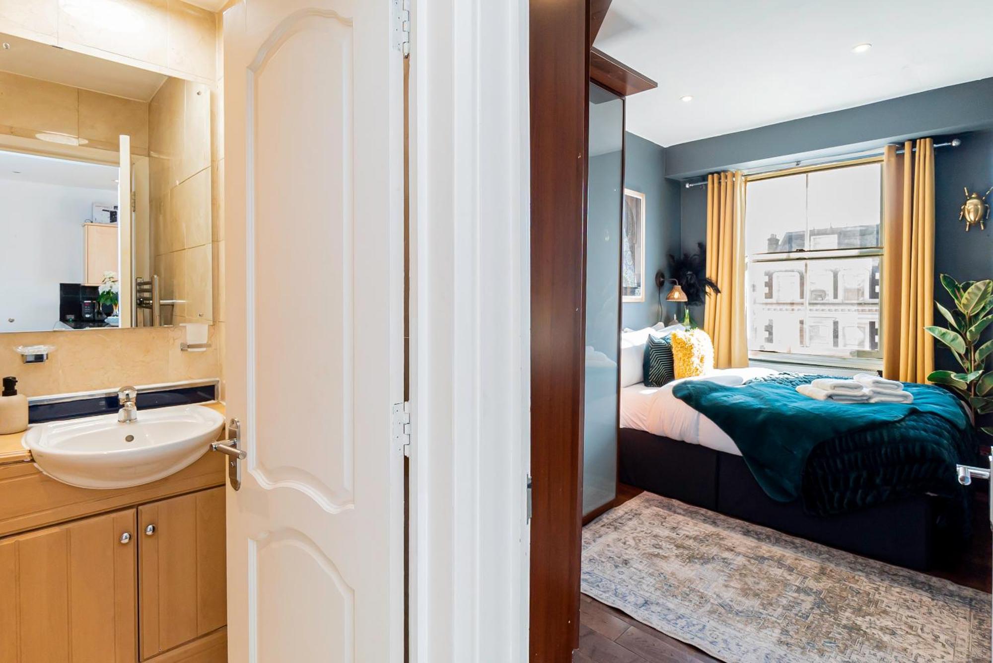 Chic 2 Bedrooms 2 Bathrooms At Kensington Apartment
