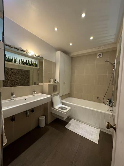 Homely Flat, Near Notting Hill Apartment *