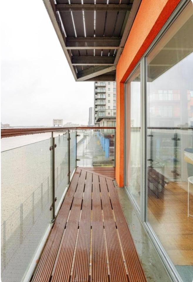 Amazing River View 2 Bedroom Apartment, Sleeps 6 , Balcony And Parking Leilighet *