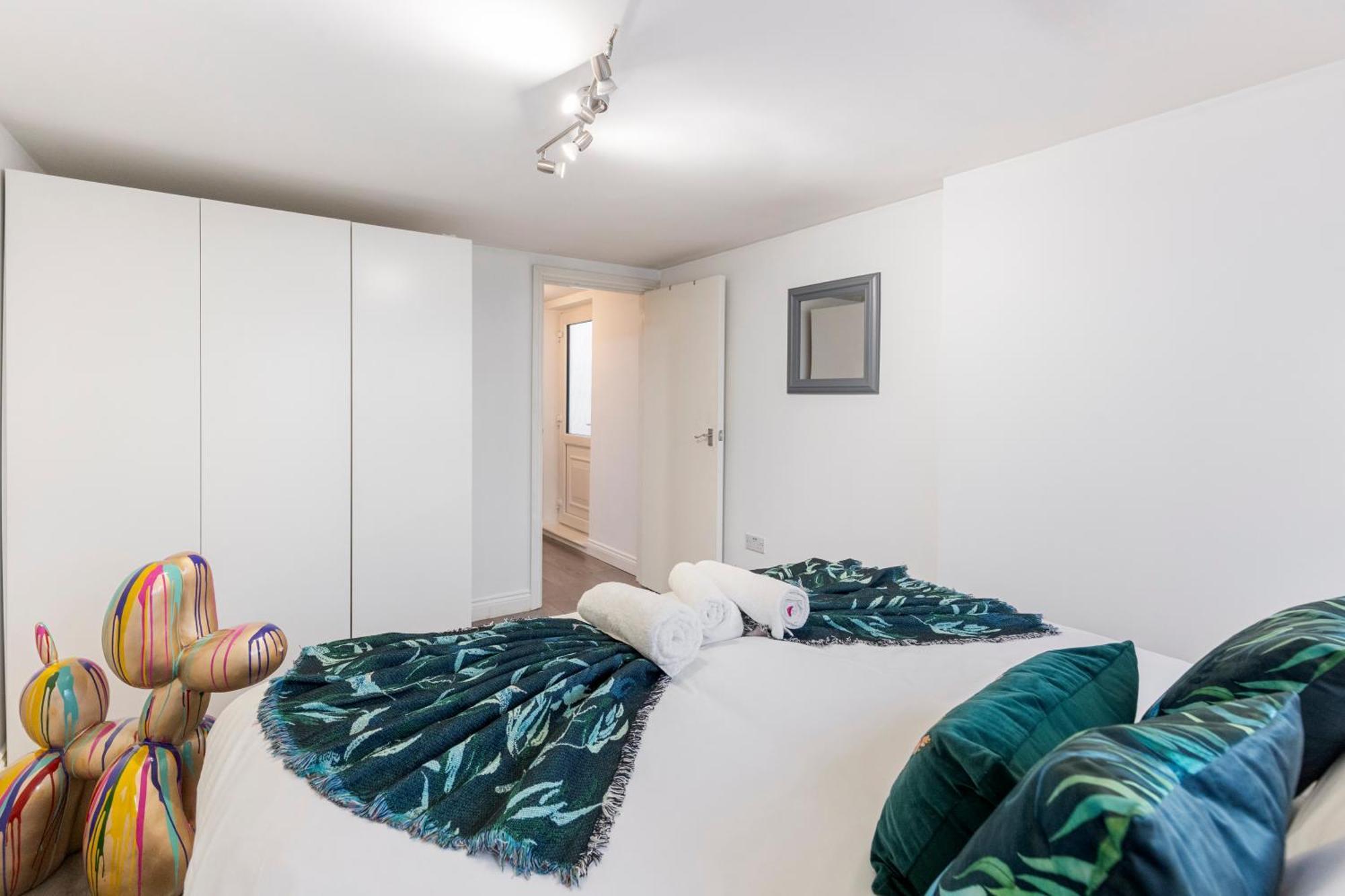 Apartment Elms London