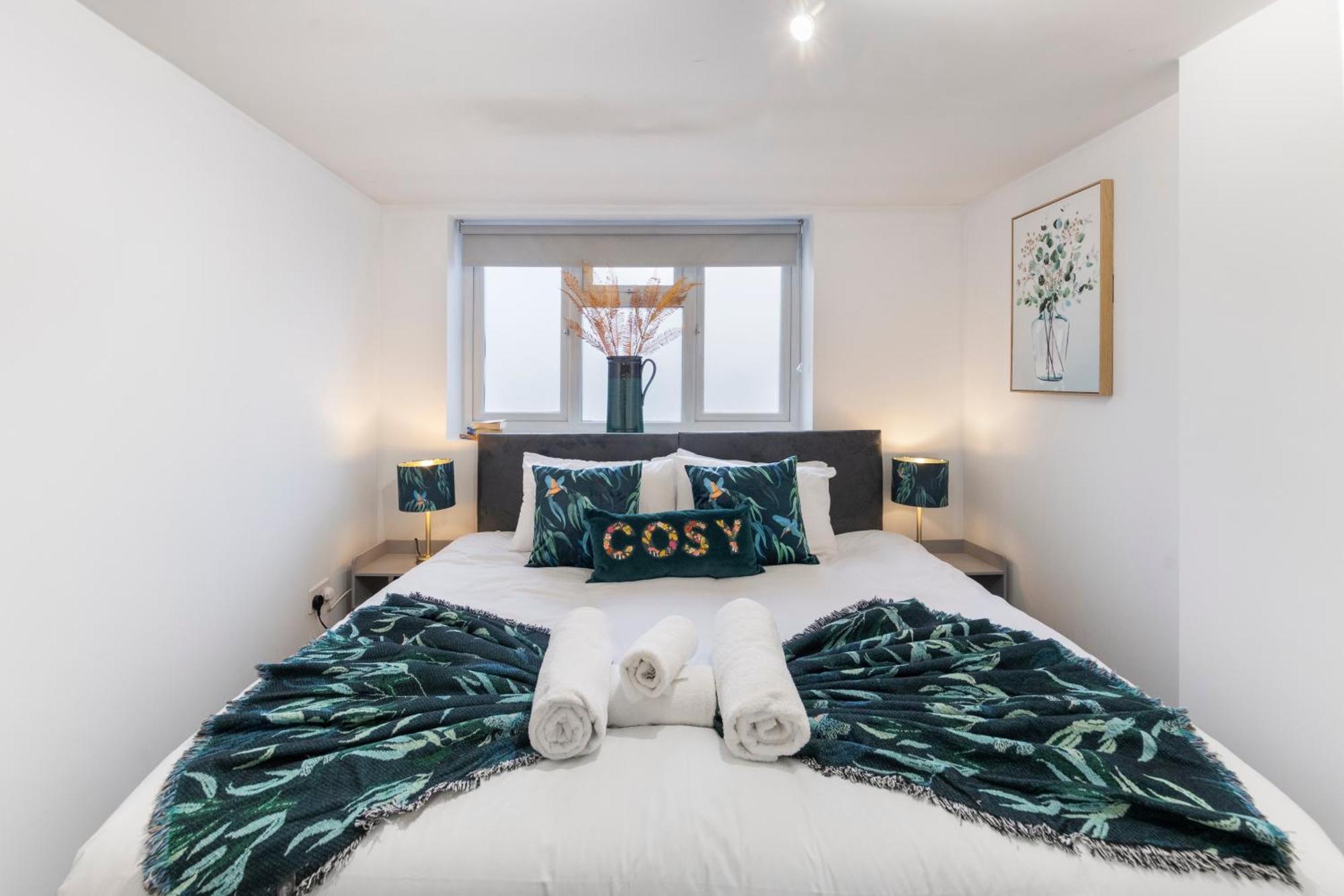 Apartment Elms London