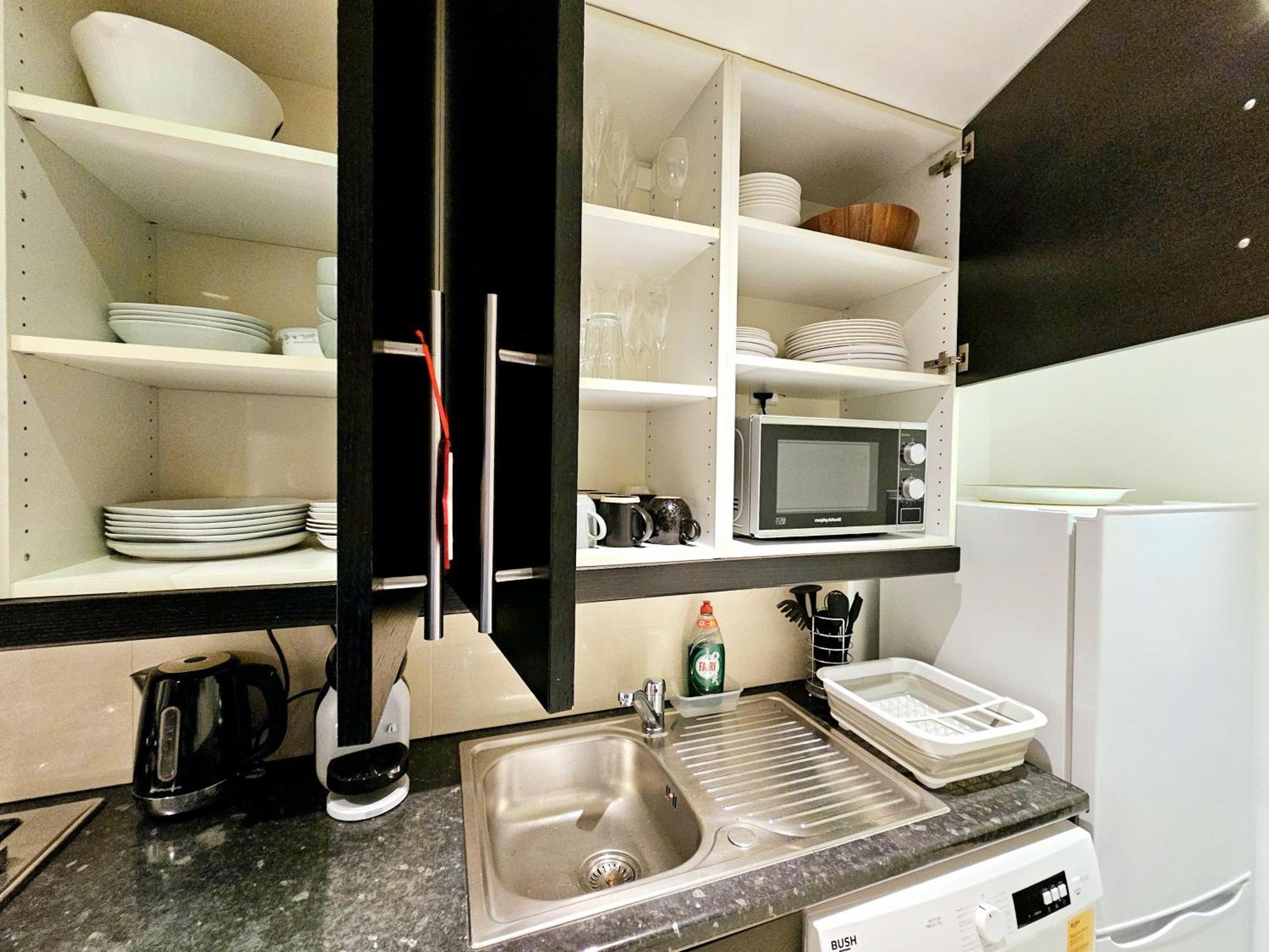 Modern Hyde Park With Private Entrance & Private Back Patio Near Bayswater & Paddington Stations Leilighet *