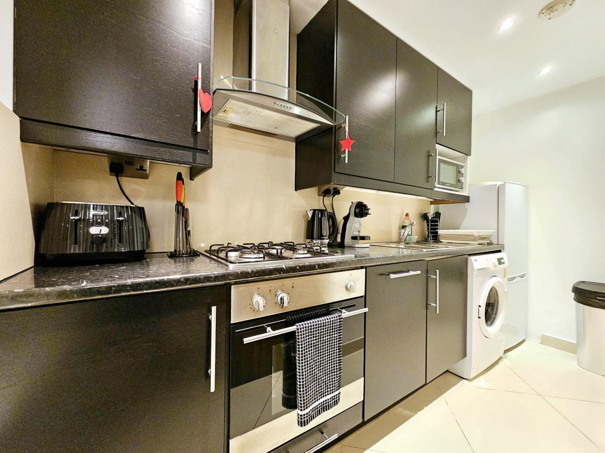 Leilighet Modern Hyde Park With Private Entrance & Private Back Patio Near Bayswater & Paddington Stations *