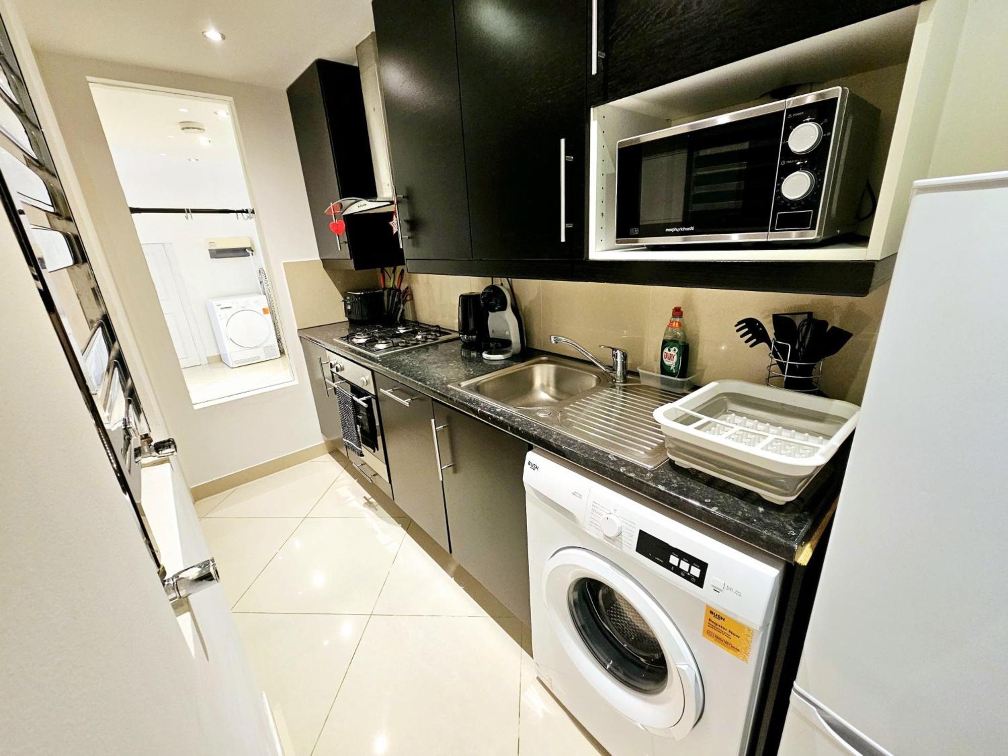 Modern Hyde Park With Private Entrance & Private Back Patio Near Bayswater & Paddington Stations Leilighet London
