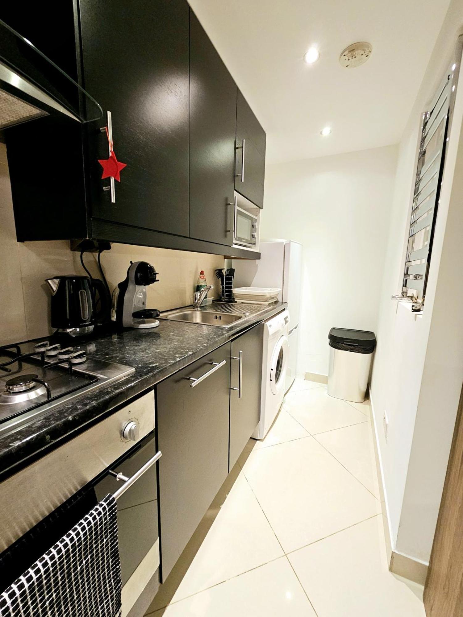 Modern Hyde Park With Private Entrance & Private Back Patio Near Bayswater & Paddington Stations * London