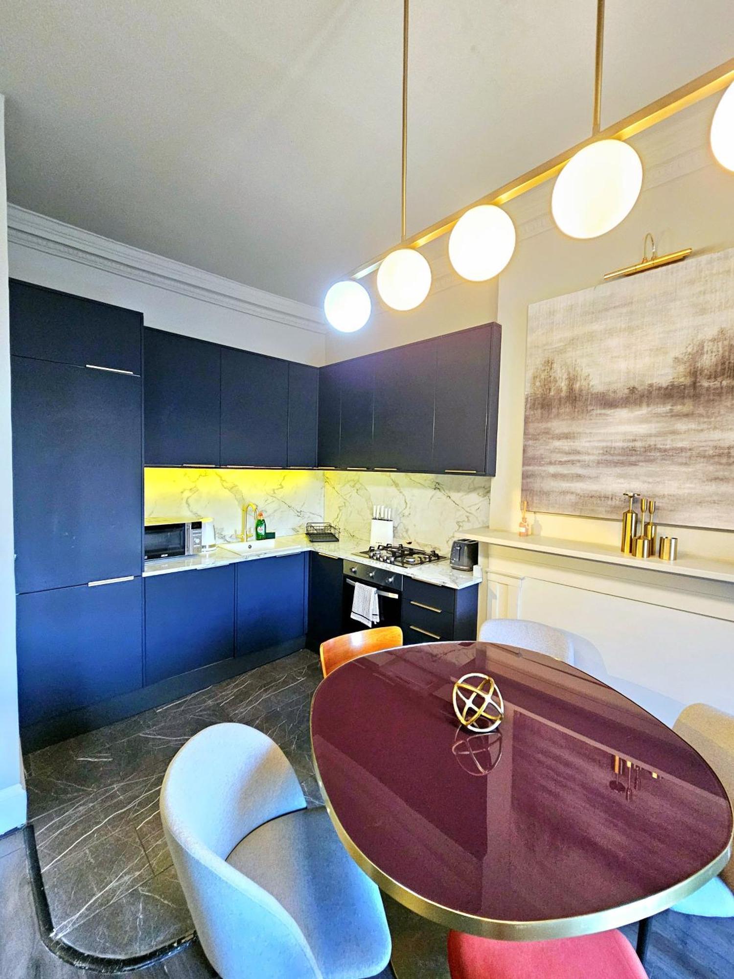 Stylish & Cosy Hyde Park By Tube Metro Stations With Elevator - Lift Apartment *