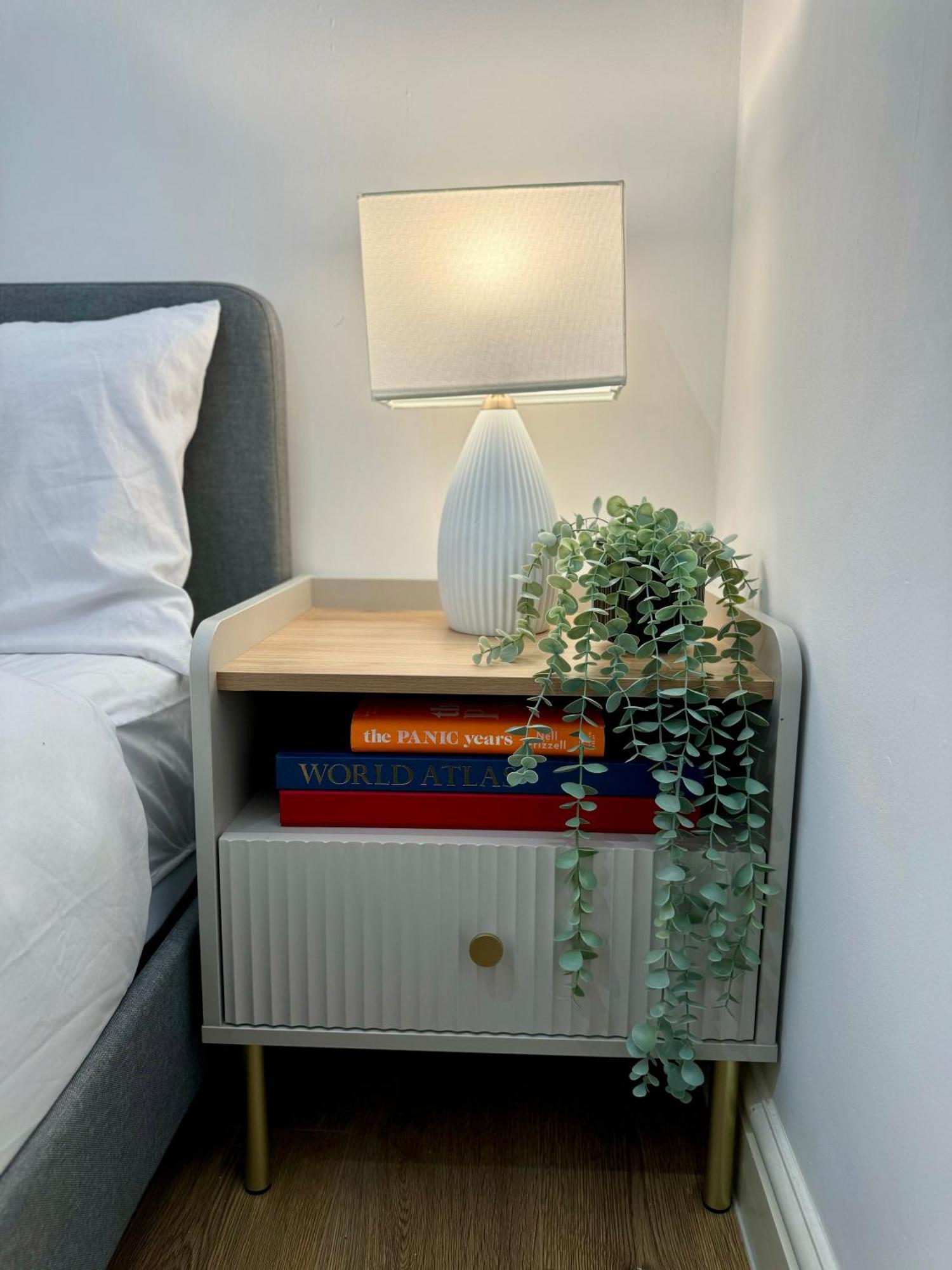 2br L 2ba With Patio-sleep 6 Apartment London
