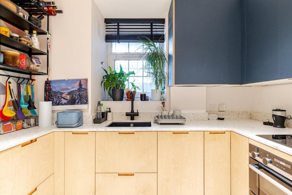 Two Bedroom Flat In Stoke Newington * London