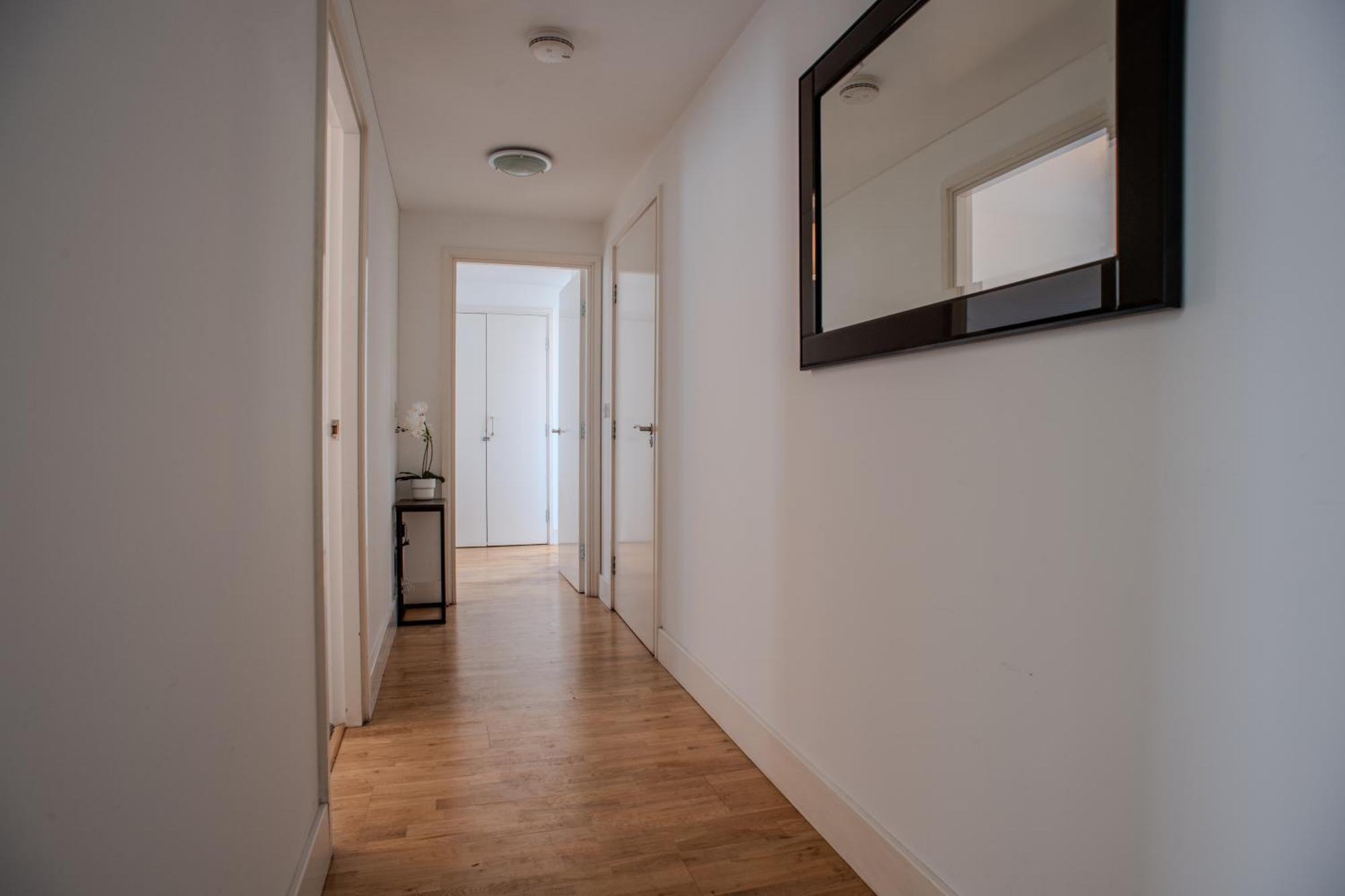 Apartment Luxury Cosy With Stunning Skyline Views! *