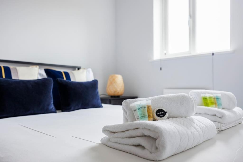 Stylish 3-bed East Contractors Parking Sleeps 5 Near Excel Apartment *