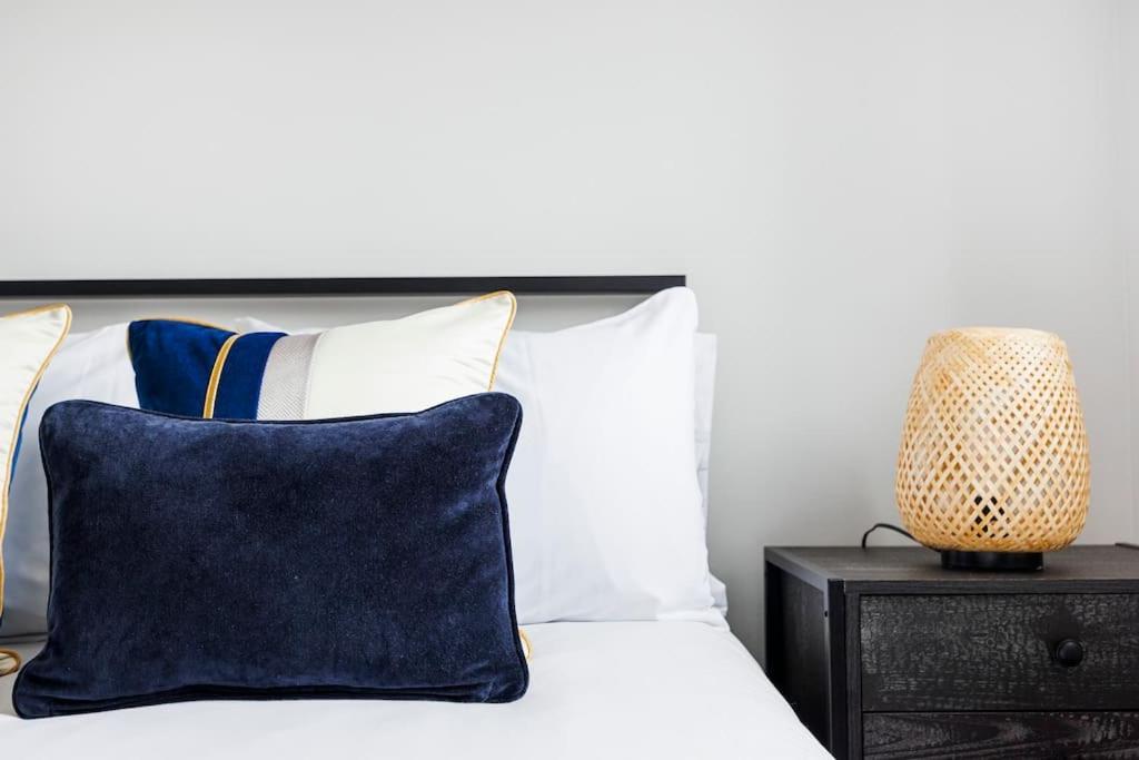 Apartment Stylish 3-bed East Contractors Parking Sleeps 5 Near Excel London