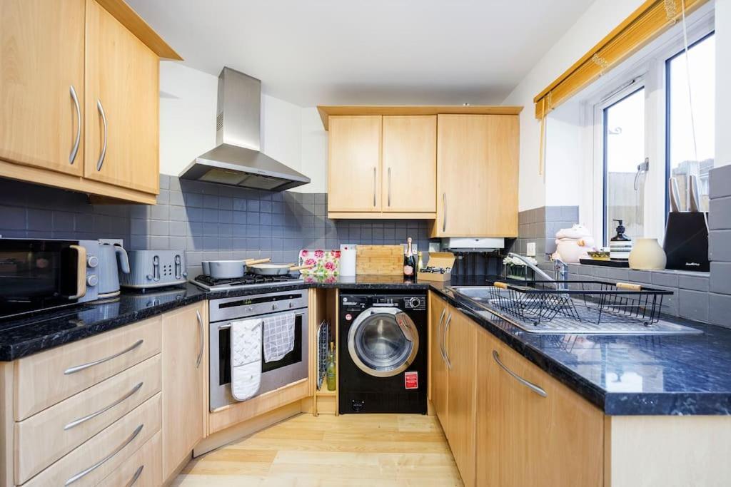 Apartment Stylish 3-bed East Contractors Parking Sleeps 5 Near Excel