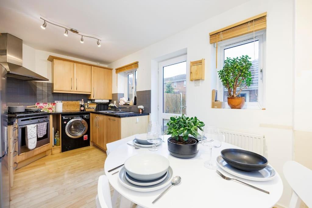 Stylish 3-bed East Contractors Parking Sleeps 5 Near Excel *