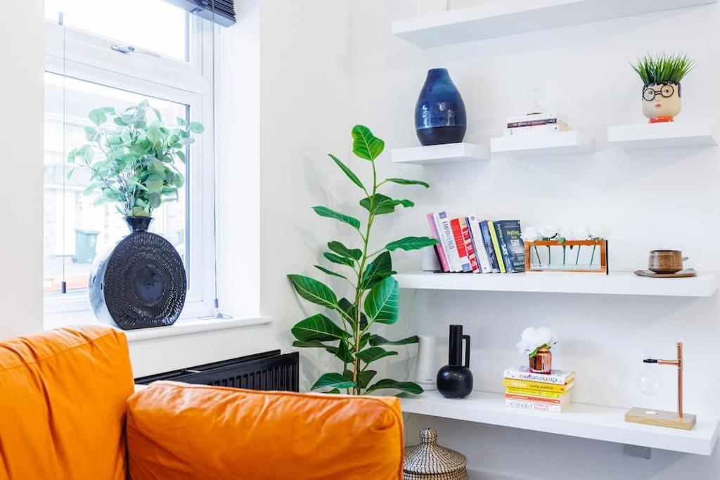 Stylish 3-bed East Contractors Parking Sleeps 5 Near Excel Apartment
