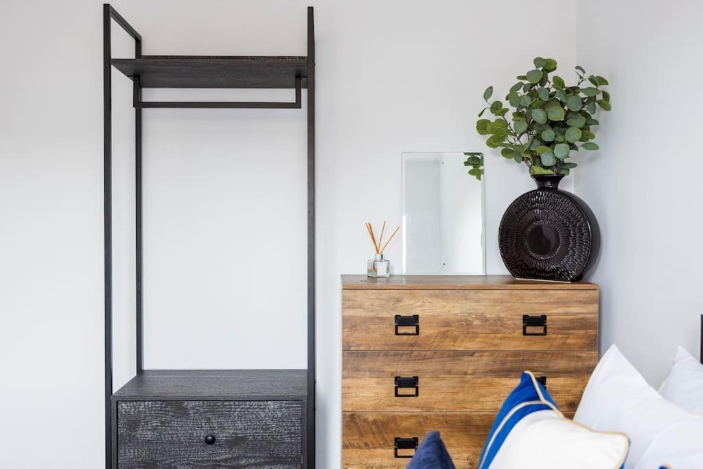 Stylish 3-bed East Contractors Parking Sleeps 5 Near Excel *