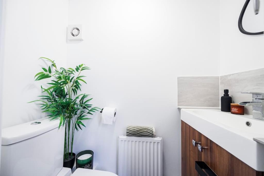 Stylish 3-bed East Contractors Parking Sleeps 5 Near Excel *