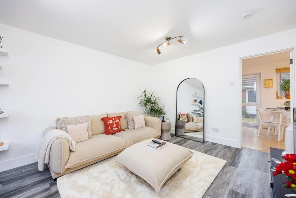 Stylish 3-bed East Contractors Parking Sleeps 5 Near Excel London