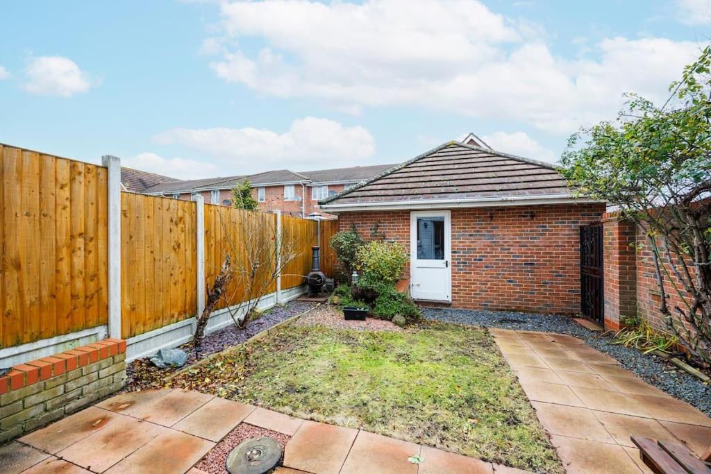 Stylish 3-bed East Contractors Parking Sleeps 5 Near Excel Apartment London