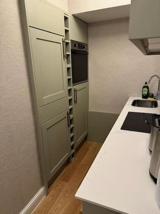 Modern In London, Zone 1 Apartment *