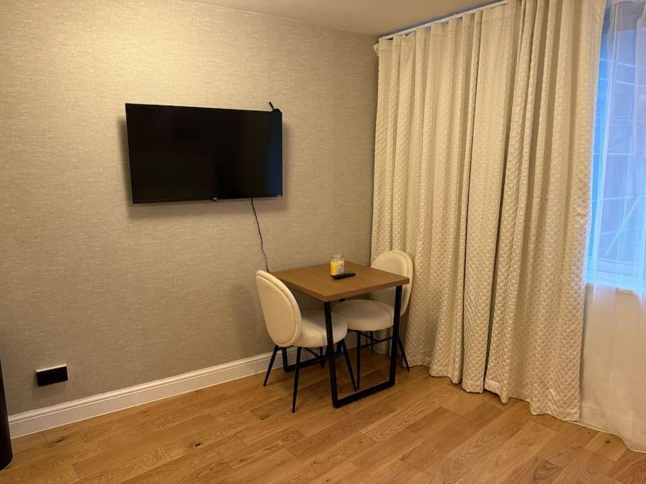 Modern In London, Zone 1 * London