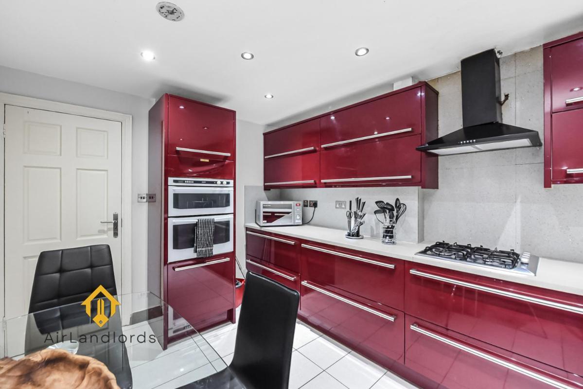 Exclusive 2bed 2bath Flat In Swiss *