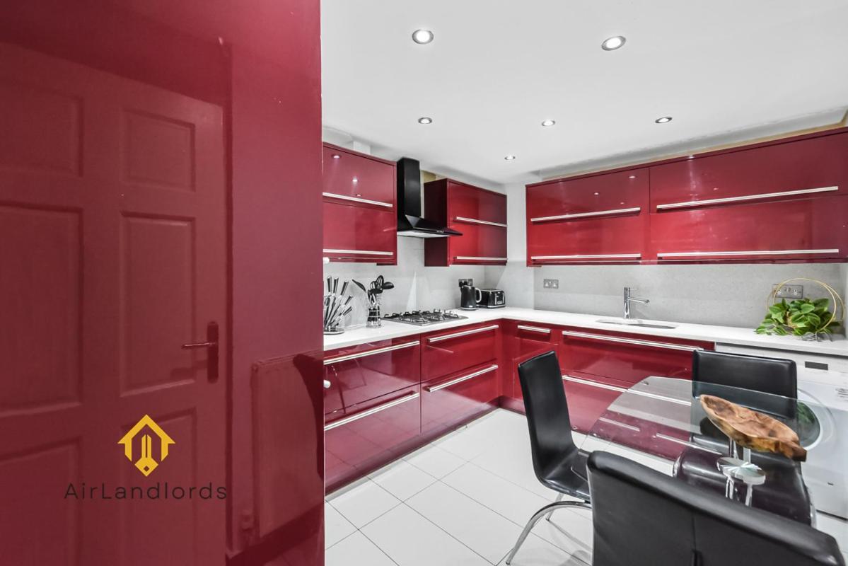 Exclusive 2bed 2bath Flat In Swiss *