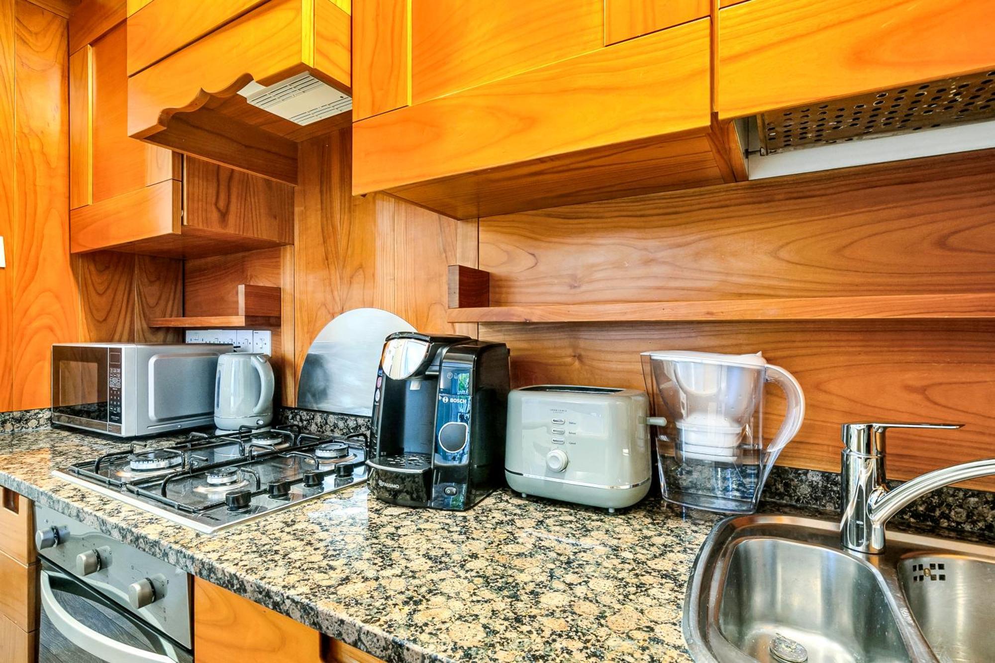 Flat In Victoria Apartment