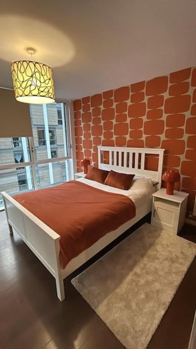 2 Bedroom Cozy Near Kew Bridge Apartment *